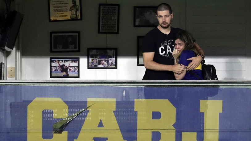 "In Argentinien sind alle paralysiert" Maradonas Tochter Dalma in der Loge ihres Vaters im Stadion der Boca Juniors
