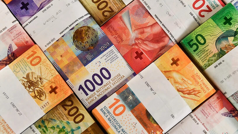 Ein vermeintlicher Postchef hat einem Rentner in Basel rund 265'000 Franken abgeknöpft.
