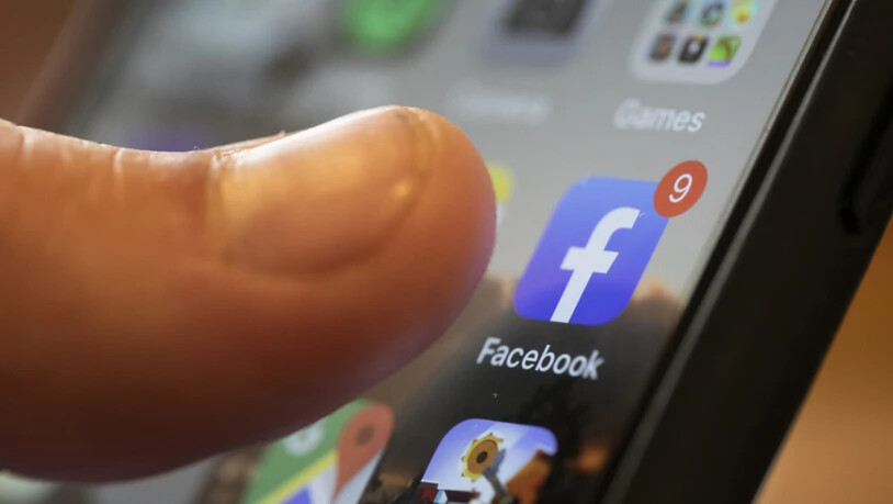 Der amerikanische Social-Media-Konzern Facebook steigt in den Markt für digitale Uhren ein. (Archivbild)