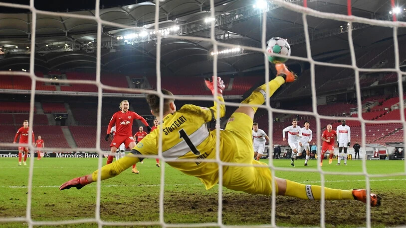 Anfang Jahr parierte Kobel im Bundesliga-Spiel gegen Leipzig auf akrobatische Weise einen Penalty von Emil Forsberg