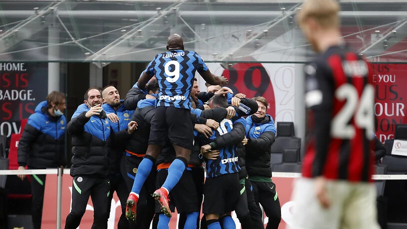 Grosser Jubel von Inter im Derby: Dank dem Sieg steht der Klub alleine an der Tabellenspitze