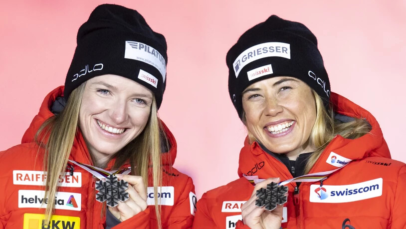 Sie sorgten für das Schweizer Highlight der WM in Oberstdorf: Nadine Fähndrich (li.) und Laurien van der Graaff mit ihren Silbermedaillen aus dem Teamsprint