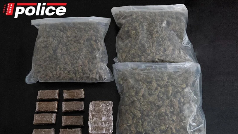 Von der Kantonspolizei Wallis beschlagnahmte Drogen. Das Netzwerk hatte seit 2018 im Mittelwallis rund 100 Kilo Cannabisprodukte verkauft.