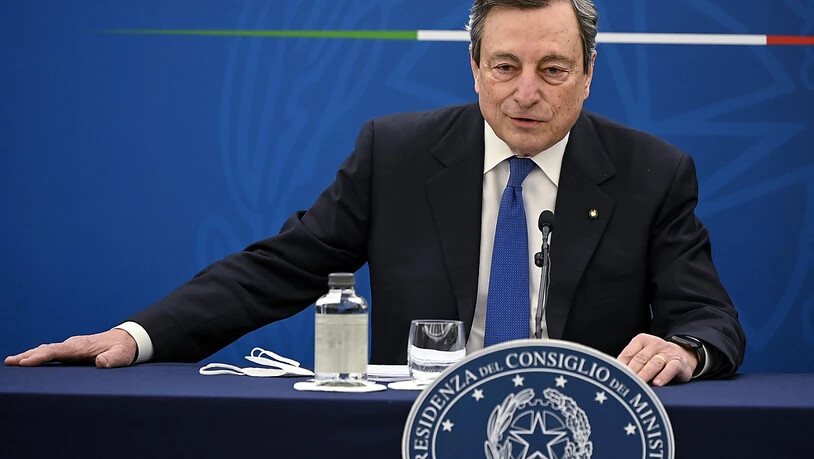 Mario Draghi, Premierminister von Italien, spricht bei einer Pressekonferenz zum Corona-Impfplan. Foto: Riccardo Antimiani/Pool Ansa/AP/dpa