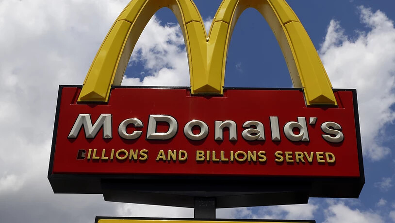 McDonald's reagiert auf Belästigungsvorwürfe von Mitarbeiterinnen, idem die Restaurantkette seinen Mitarbeitenden in den weltweit 39'000 Filialen Schulungen anbietet. (Symbolbild)
