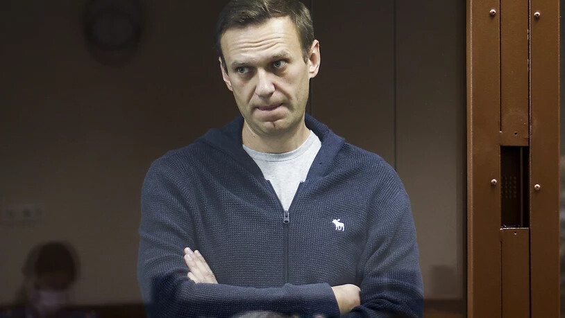 ARCHIV - Der russische Oppositionspolitiker Alexej Nawalny im Februar während einer Anhörung. Der im Straflager Inhaftierte hat nun ein Ende seines seit drei Wochen andauernden Hungerstreiks angekündigt. Foto: -/Babuskinsky District Court/AP/dpa -…