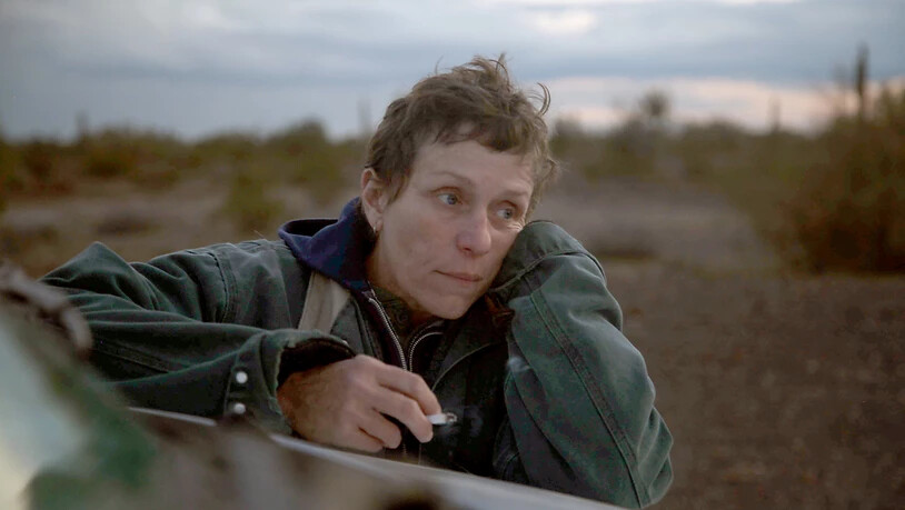 HANDOUT - Frances McDormand als Fern in einer Szene des Films «Nomadland» (undatierte Filmszene). Der Oscar für den besten Film geht an das Drama «Nomadland». Frances McDormand hat den Oscar als beste Schauspielerin gewonnen. Foto: Joshua James Richards…