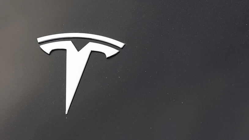 Bei Tesla übertreffen Gewinn und Umsatz die Erwartungen. (Archivbild)