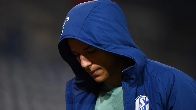 Im Dunkeln: Nach einem positiven Schnelltest bei einem ungenannten Spieler von Schalke 04 ist aktuell offen, ob die Bundesliga-Nachholpartie am Mittwoch gegen Hertha Berlin stattfinden kann