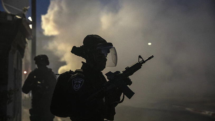 Israelische Sicherheitskräfte sind während Zusammenstößen mit arabischen Israelis im Einsatz. Foto: Heidi Levine/AP/dpa
