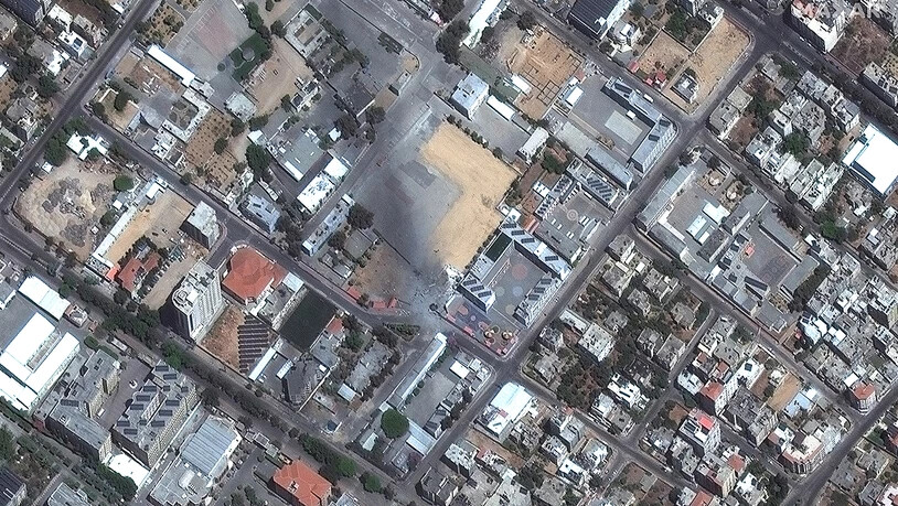 HANDOUT - Ein Sicherheitskomplex liegt nach einem israelischen Luftangriff in Trümmern. Foto: -/Maxar Technologies/AP/dpa - ACHTUNG: Nur zur redaktionellen Verwendung im Zusammenhang mit der aktuellen Berichterstattung und nur mit vollständiger Nennung…