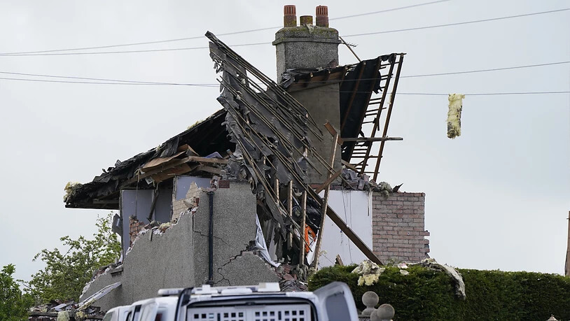 Ein zerstörtes Haus nach einer mutmaßlichen Gasexplosion in der Ortschaft Heysham nahe Lancaster. Foto: Danny Lawson/PA Wire/dpa