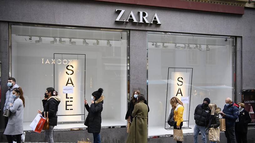 Die Öffnung fast aller Geschäfte nach den Lockdowns im Winter lässt den Textilhändler Inditex mit den Modeketten Zara und Massimo Dutti auf bessere Geschäfte hoffen. (Archivbild)