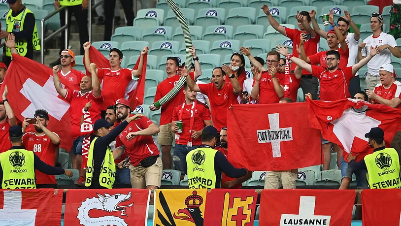 Die Schweizer Fans in Baku hatten endlich Grund zum Jubeln