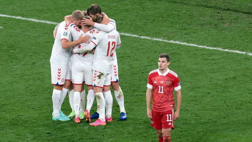 Während die EM für die Dänen mit dem Achtelfinal gegen Wales weiter geht, können die Russen nach Hause
