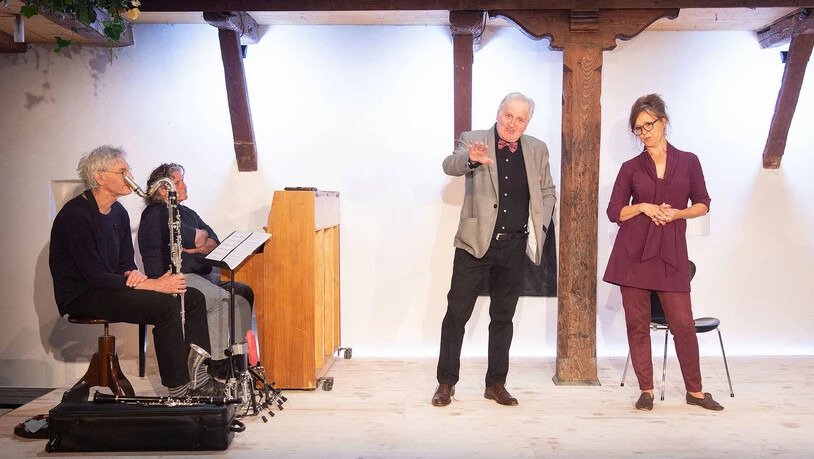 In der Klibühni in Chur wird das Theaterstück die Zauberflöte Light mit den Schauspieler Bettina Dieterle und Andrea Zogg präsentiert. 