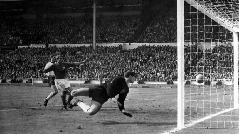 War er wirklich drin? Das "Wembley-Tor" von Geoff Hurst im WM-Final 1966 gegen Deutschland