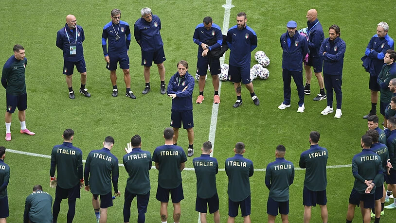 Die schwerste Prüfung hat England auf dem Weg zum Titel noch vor sich: Italiens Squadra Azzurra von Trainer Roberto Mancini tritt an der EM am überzeugendsten auf
