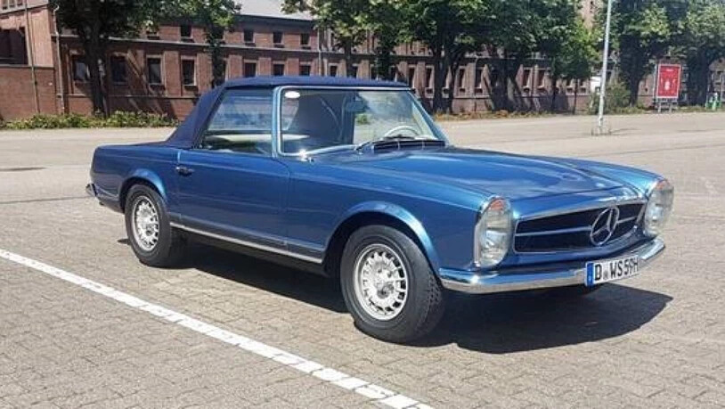 HANDOUT - Dieser Mercedes 280 SL, Baujahr 1970, war im vergangenen September in Düsseldorf gestohlen worden. Foto: Polizei/dpa - ACHTUNG: Nur zur redaktionellen Verwendung im Zusammenhang mit einer Berichterstattung über (die Sendung/den Film/die Auktion…