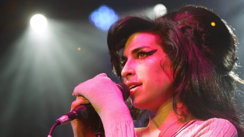 Amy Winehouse hat mit ihrer Soulstimme international die Bühnen erobert. Vor zehn Jahren ist sie mit gerade einmal 27 Jahren gestorben. (Archivbild)