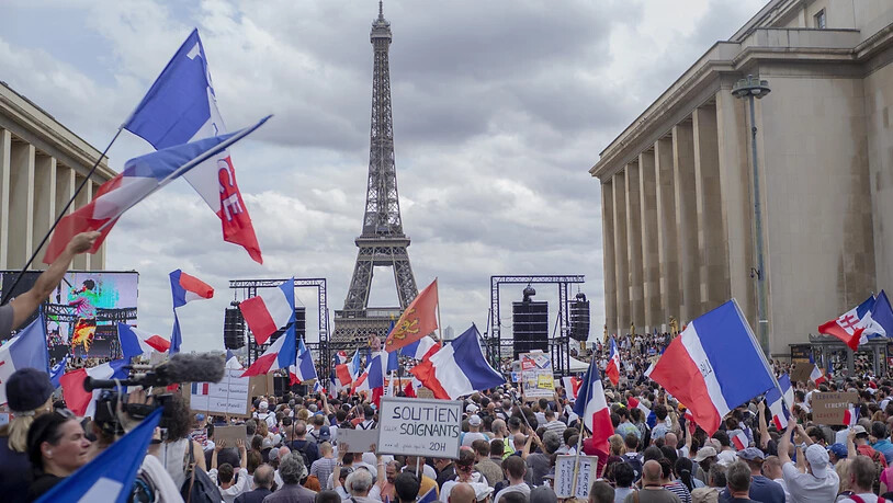 Protest in Paris gegen die Impfpflicht. Foto: Rafael Yaghobzadeh/AP/dpa