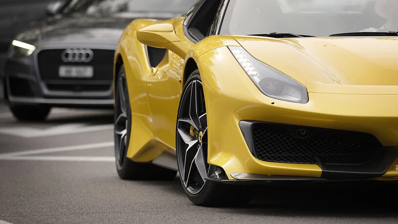 Der Luxusautobauer Ferrari hat von April bis Juni 2021 seinen Quartalsgewinn verdreifacht. (Symbolbild)