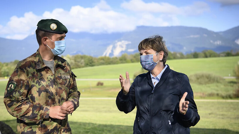Bundesrätin Viola Amherd stellt auf dem Waffenplatz in Chamblon VD das neue Umweltleitbild des VBS vor.