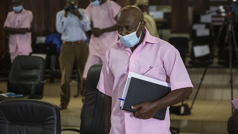 ARCHIV - Paul Rusesabagina, der den Film "Hotel Ruanda" inspiriert hat und dem nachgesagt wird, er habe mehr als 1000 Menschen das Leben gerettet, bei seiner Gerichtsverhandlung. Foto: Muhizi Olivier/AP/dpa