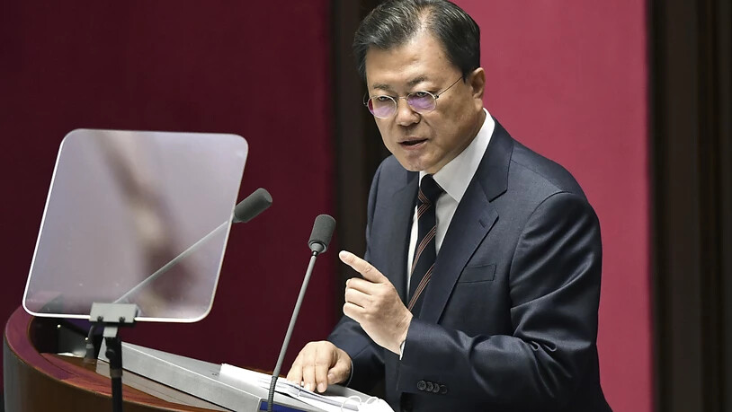 Moon Jae-in, Präsident von Südkorea, kündigt in seiner Haushaltsrede an, dass das Land allmählich wieder zur Normalität nach der Pandemie zurückkehren wird. Foto: Jung Yeon-Je/POOL AFP/AP/dpa