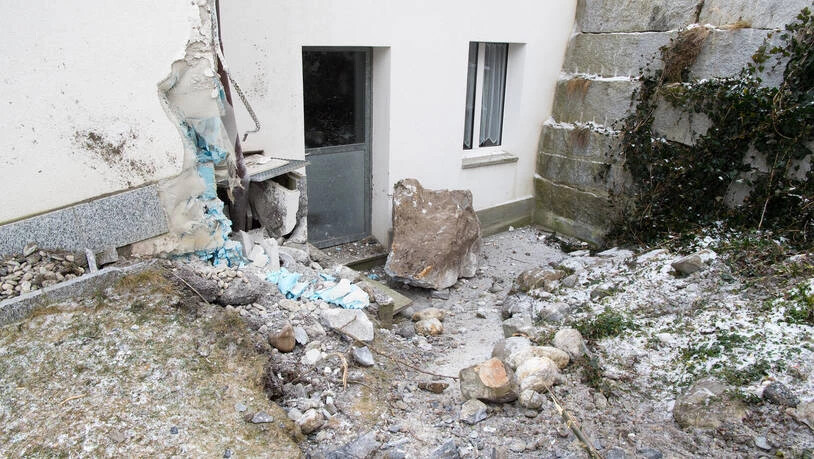 Beim Felssturz in Felsberg wurde ein Haus beschädigt.