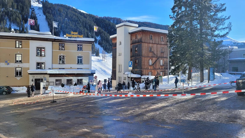 Um 14 Uhr startet auf dem Davoser Postplatz eine Demonstration. Das Bild zeigt den Postplatz einige Minuten davor.