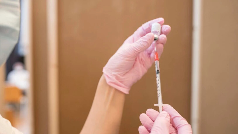 Im Impfzentrum Ennenda gibt es sofort Termine für Impfwillige.