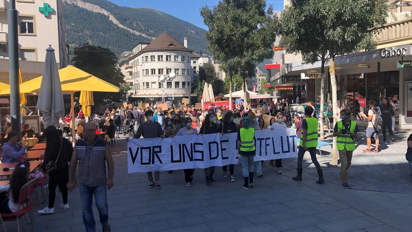 150 Klimademonstrierende versammelten sich am Samstag auf dem Alexanderplatz in Chur.