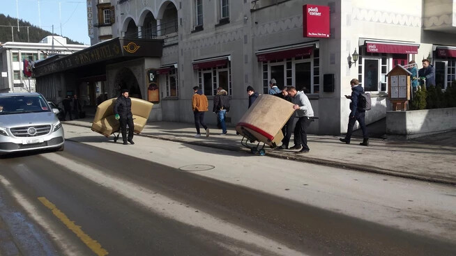 Kehrausstimmung am Freitagmittag in Davos Dorf.