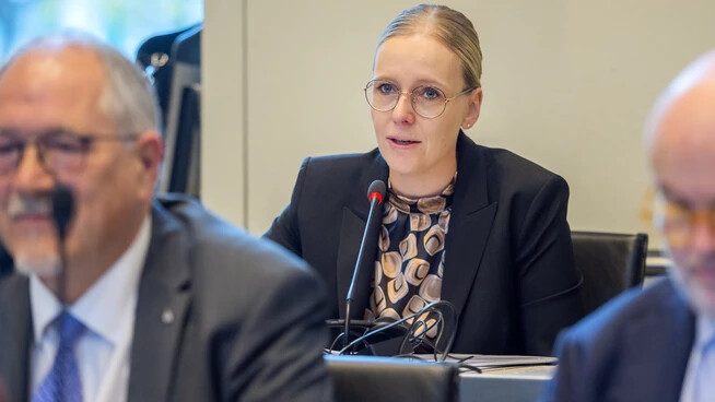 Macht sich vor den Ratsmitgliedern für ihren Vorstoss stark: die Churer SVP-Grossrätin Sandra Adank. Sie betont: «Entscheidend ist, dass wir am eingeschlagenen Weg festhalten.»