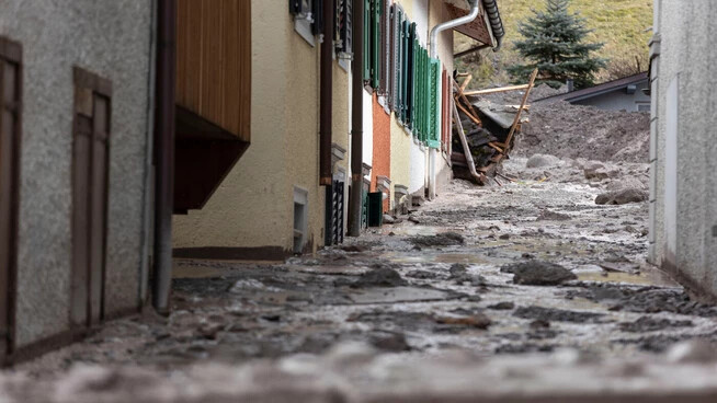 Enormer Schaden: Der Erdrutsch in Schwanden verschüttete und zerstörte diverse Wohnhäuser, die nie mehr bewohnbar sein werden.