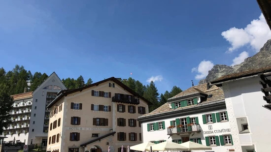 Optimistisch in die Sommersaison: Die Berherbergungsbetriebe in Graubünden  (im Bild Sils i.E.) rechnen mit einer guten Auslastung im Sommer. 