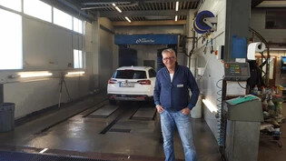 Andreas Jufer freut sich über den regen Betrieb in der Amag-Garage während des WEF. Bild RSO