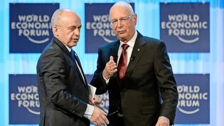 Kennen sich: Bundespräsident Ueli Maurer bei einem Treffen mit Gründer Klaus Schwab (rechts) am letzten WEF.