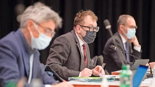 Fragemarathon: Die Bündner Regierung – und besonders Gesundheitsdirektor Peter Peyer – beantworten im Grossen Rat zahlreiche Fragen zur Coronapandemie.