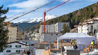 Baukräne: In Davos ist nicht zu übersehen, dass das WEF ansteht.