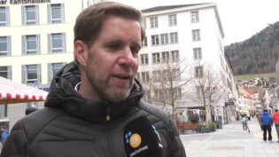Umfrage: Die Passanten auf der Churer Strassen sind erleichtert, dass das Kantonsspital Graubünden den Leistungsauftrag erhalten hat. Video TV Südostschweiz