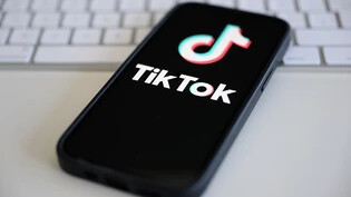 Die EU-Kommission hat ein weiteres Verfahren gegen die Online-Plattform TikTok eröffnet. Darin geht es in erster Linie um den Kinderschutz.(Archivbild)