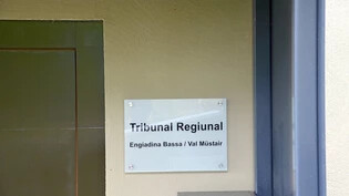 Viel Pflicht, aber nicht immer viel Ehre: Öffentliche Richter, etwa beim Regionalgericht Engiadina Bassa / Val Müstair, stehen manchmal unverhofft im grellen Rampenlicht.