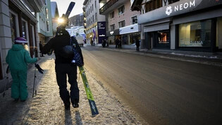 Es fliesst enorm viel Geld: Entlang der Promenade in Davos Platz sind während des WEFs die meisten Läden an Unternehmen vermietet.