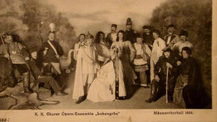 Das Bild zeigt das Churer Opern-Ensemble «Lohengrün» im Jahr 1906.