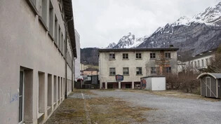 Voraussichtlich in einem halben Jahr wird mit dem Abbruch von drei maroden Gebäuden auf dem Kasernenareal in Glarus begonnen.