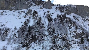 Unfallort im steilen Gelände: Am Chamerstock oberhalb von Linthal kommt ein Berggänger vom Weg ab und stürzt rund 150 Meter in die Tiefe.