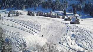 Gute Nachrichten für Wintersportfans: Das Skigebiet Amden öffnet heute zwei Anlagen und die zugehörigen Pisten. Pressebild