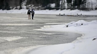 «Seegfrörni»: Zum letzten Mal war das Eis auf dem Klöntalersee im Jahr 2014 dick genug, um freigegeben zu werden. 